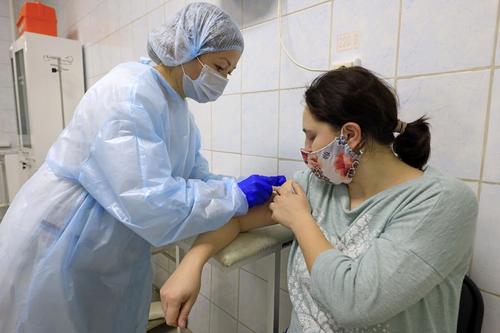 Собянин: Вакцинация от COVID-19 проводится в 70 поликлиниках Москвы