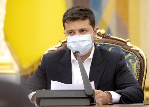 Зеленский пообещал включить жителей Крыма и Донбасса в план вакцинации от COVID-19