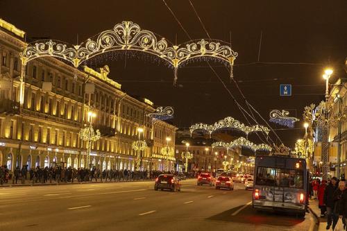 Роспотребнадзор просит граждан ограничить перемещения из Петербурга и обратно