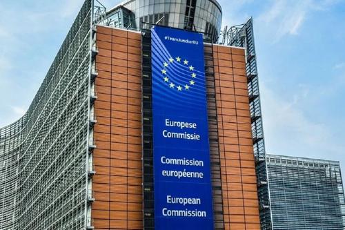 В Еврокомиссии считают излишним запрет на транспортное сообщение с Великобританией