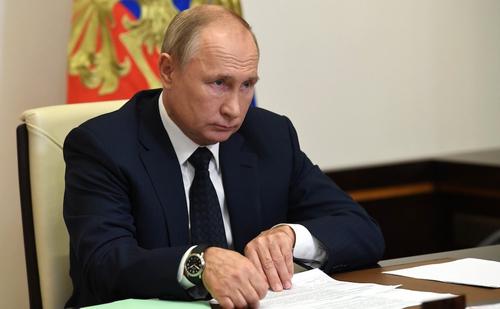 Путин не считает, что России станет труднее после смены президента США