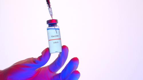 Глава НИЦ Гамалеи: Аллергические реакции на вакцину «Спутник V» не зафиксированы 