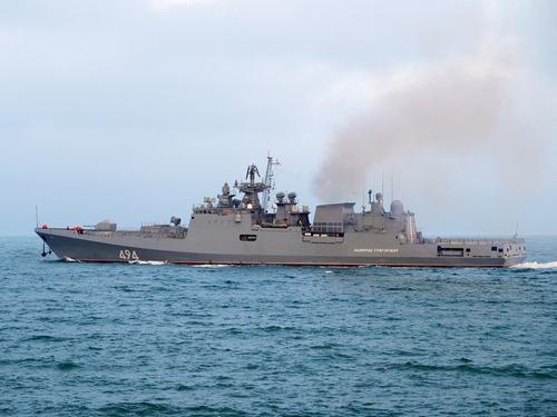 Avia.pro: на борту двух российских боевых кораблей заметили отметки, напоминающие суда НАТО  