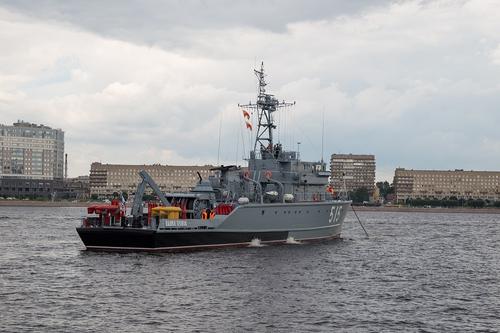 Sina: «Британия испугалась и подняла большой шум» из-за появления в Ла-Манше российского ремонтного судна