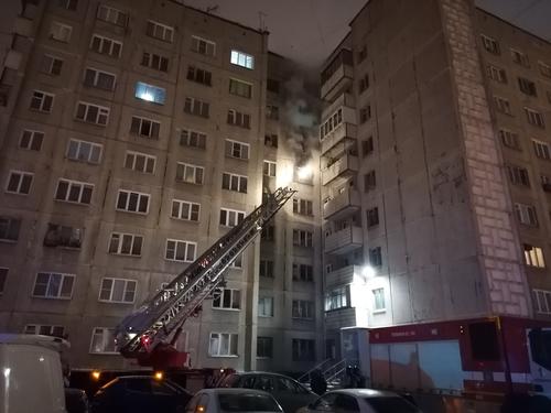 В Челябинске спасли 11 человек на пожаре в многоквартирном доме