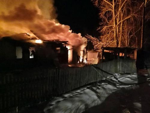 В Челябинской области у многодетной семьи сгорел дом