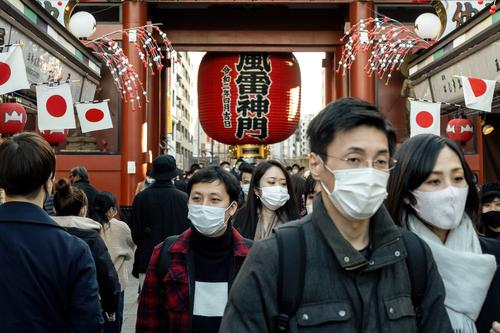 В Большом Токио вводят на месяц режим ЧС из-за коронавируса