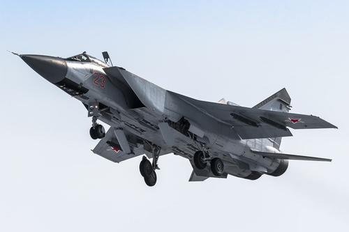 Sohu: российские МиГ-31 на Чукотке и комплекс «Ярс» «лишили сна» военных США
