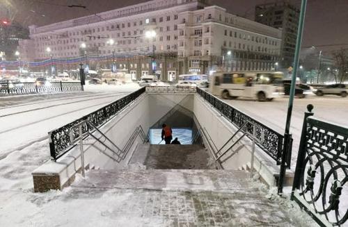 В Челябинске завершили ремонт подземного перехода на площади Революции