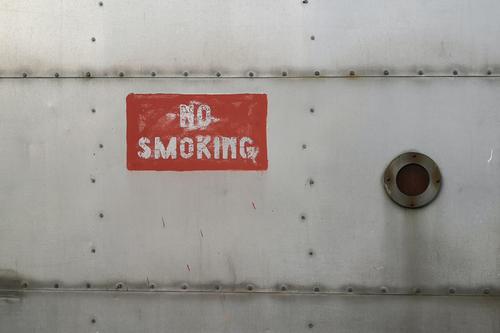 Пользователи высмеяли требование МЧС о «самозатухающих сигаретах»