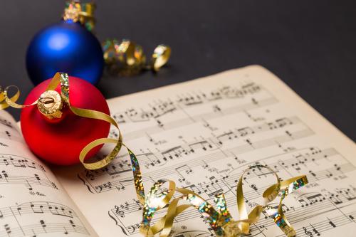 Исследование: новогодняя музыка может вызывать стресс и раздражение | luchistii-sudak.ru