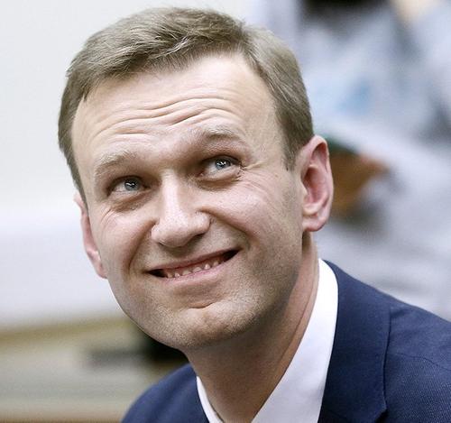 Навальный возвращается.  Его сразу погрузят в автозак?