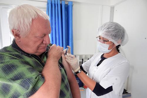 Главный кардиолог Москвы рекомендовала сердечникам сделать прививку от COVID-19