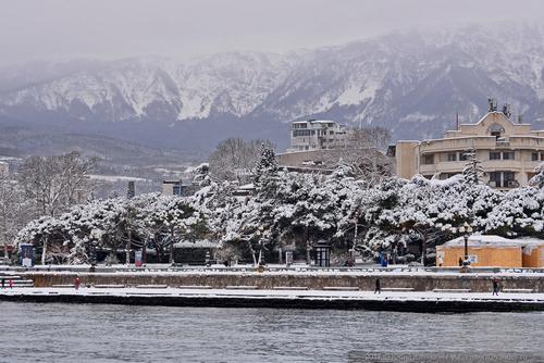 На юге Крыма выпал снег