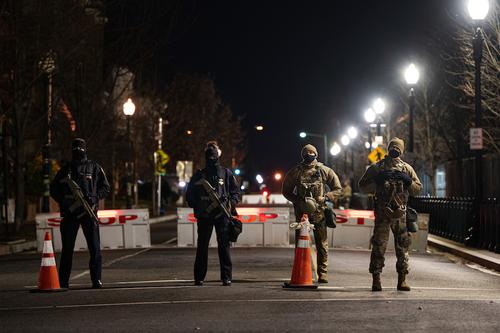 В Вашингтоне в условиях повышенных мер безопасности готовятся к инаугурации Байдена