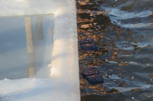 На Сахалине в крещенской купели нашли следы нефтепродуктов