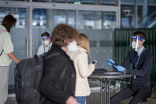 Правительство рассматривает возможность выдачи COVID-паспортов вакцинированным россиянам для поездок за границу