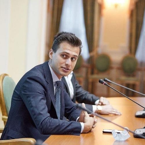 Правительство Украины согласовало назначение 29-летнего шоумена Александра Скичко губернатором   
