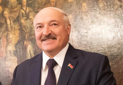 Лукашенко заявил, что Белоруссия даже в условиях давления на Минск «не рухнет на колени»