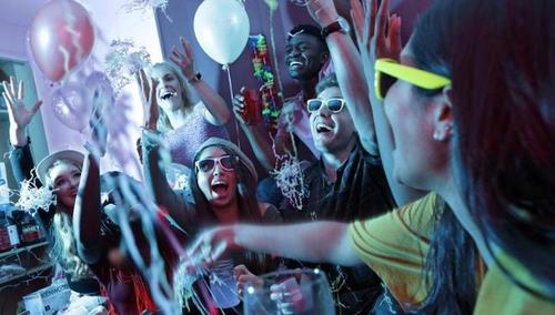 В Англии вводятся штрафы за участие в домашних вечеринках во время локдауна