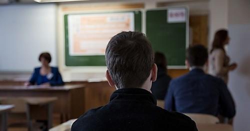 «Я террорист, что ли?»: школьник повесил в классе портрет Навального и сразу же «побеседовал» с сотрудниками центра «Э»
