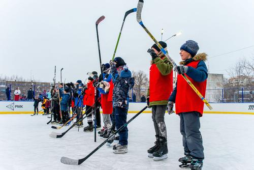 Юные хоккеисты вышли на лед со звездами челябинского «Трактора»