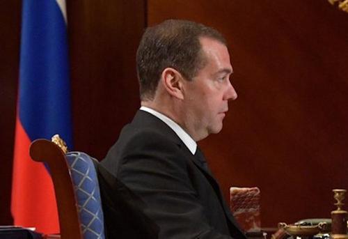 Медведев поддержал идею о компенсации затрат на интернет малоимущим семьям