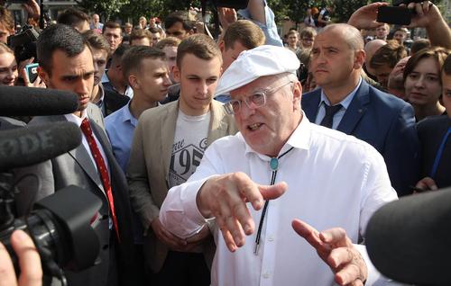 «Каждому поколению хочется своей революции», Жириновский рассказал, что 30 лет назад тоже участвовал в митингах