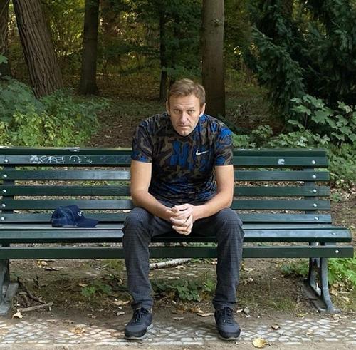 Медведев прокомментировал ситуацию с Навальным: «Ну здоров, и слава богу»