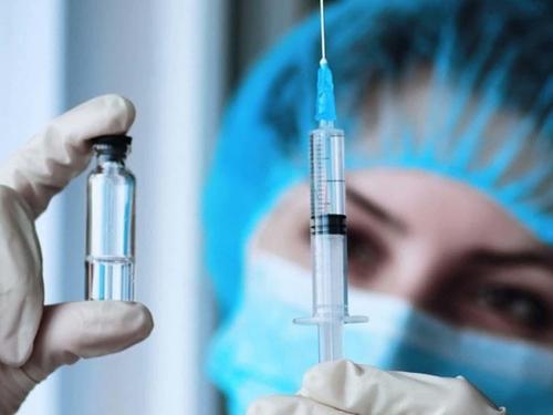 В Латвии жители сообщают о побочных эффектах от вакцины