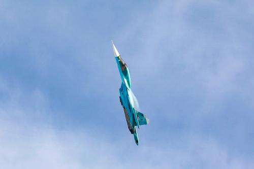 Выложено видео с маневрами российского Су-35 в небе над Сирией перед разгромом техники протурецких джихадистов