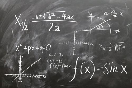Учитель из Челябинска преподает математику в соцсети Тик-ток