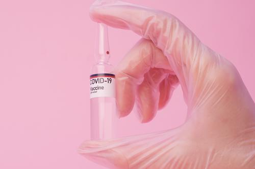 Эксперт Велданова оценила безопасность вакцины «ЭпиВакКорона» для онкобольных 