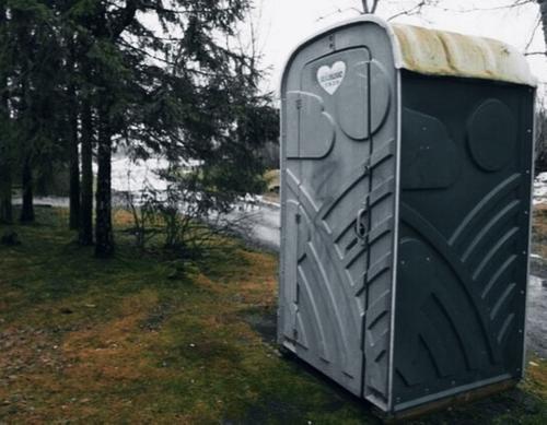 Эстонец украл уличный туалет и избежал наказания