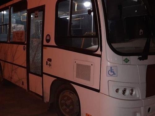 СМИ: в Ейске неизвестные обстреляли три автобуса