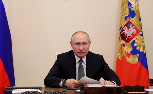 Путин поручил решить проблемы с зарплатами бюджетников