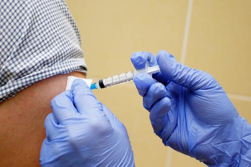 Прививку от коронавируса в Волгограде можно сделать по спискам