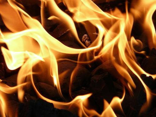 В Подмосковье в Малаховке  произошел  пожар на складе с лакокрасочными материалами и баллонами с газом 