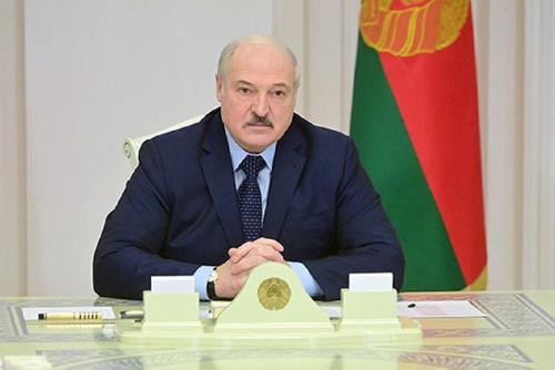 Лукашенко не исключает возможность корректировки конституции Белоруссии