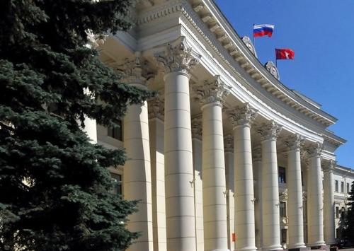 Волгоградских депутатов уличили в утаивании доходов и трудоустройстве помощниками собственных жен