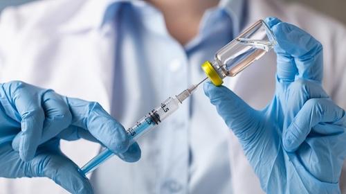 Латвийский врач призывает не делать вакцину от коронавируса