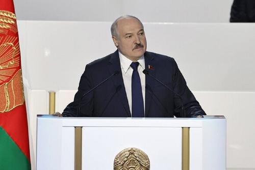 Лукашенко призвал белорусов сплотиться и сжать зубы