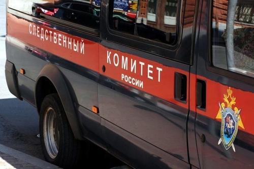 В Москве мужчина выпрыгнул из окна 17-го этажа с 5-летней дочкой на руках