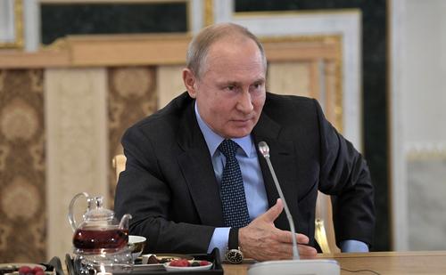 Песков назвал причину отсутствия генеральского звания у Путина 