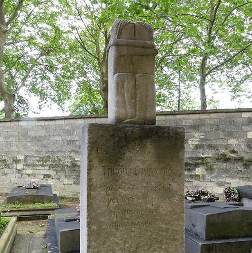На кладбище Монпарнас через 100 лет случился раздор из-за 