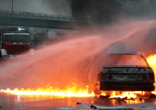 Мэру свердловского города Артемовский минувшей ночью сожгли машину