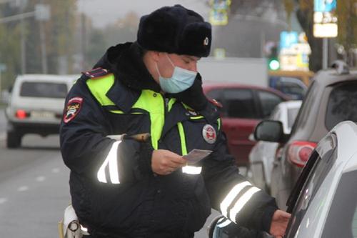 Долги россиян по дорожным штрафам за год выросли почти на 1 млрд рублей