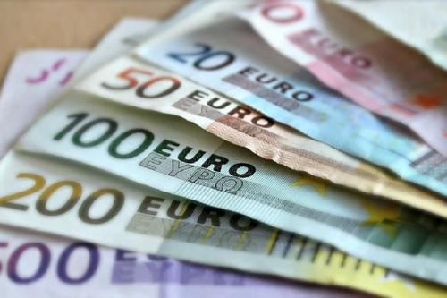 Курс евро в понедельник вырос до 91 рубля