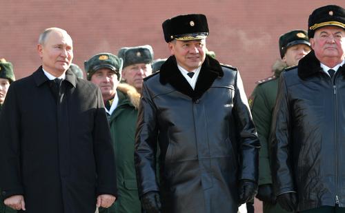 Журналисты увидели Путина 23 февраля в 20-градусный мороз на улице без шапки и решили пожаловаться