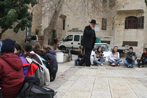 В Израиле почти половина взрослого населения привилась от ковида, но власти введут комендантский час на праздник Пурим 25 февраля